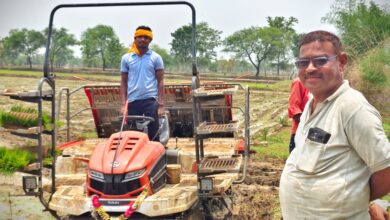 धान की रोपाई में आधुनिकता का समावेश, पैडी ट्रांसप्लांटर मशीन से किसानों को मिली बड़ी राहत….
