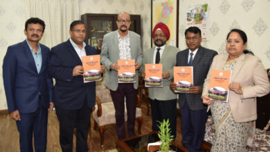 राज्यपाल रमेन डेका को प्रमुख लोकायुक्त उबोवेजा ने आयोग का वार्षिक प्रतिवेदन सौंपा…