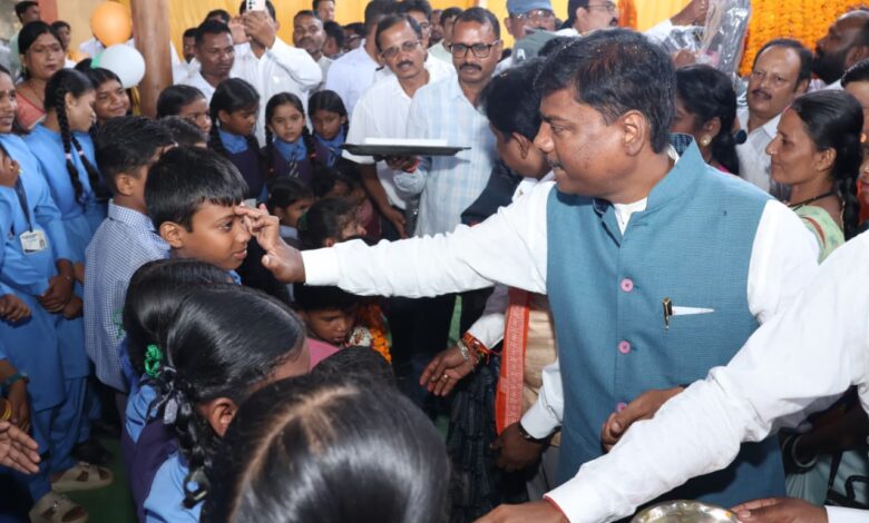 भानपुरी में हर्षोल्लास के साथ मनाया गया शाला प्रवेश उत्सव, वन मंत्री केदार कश्यप और सांसद महेश कश्यप ने नवप्रवेशी बच्चों का किया आत्मीय स्वागत, नए स्कूल भवन का किया लोकार्पण….