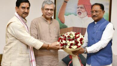 छत्तीसगढ़ में बस्तर से सरगुजा तक रेल संपर्क मजबूत करने की दिशा में बड़ा कदम, मुख्यमंत्री विष्णुदेव साय ने छत्तीसगढ़ में प्रमुख रेल परियोजनाओं को गति देने रेल मंत्री अश्विनी वैष्णव से की विस्तृत चर्चा…. छत्तीसगढ़ में बस्तर से सरगुजा तक रेल संपर्क मजबूत करने की दिशा में बड़ा कदम, मुख्यमंत्री विष्णुदेव साय ने छत्तीसगढ़ में प्रमुख रेल परियोजनाओं को गति देने रेल मंत्री अश्विनी वैष्णव से की विस्तृत चर्चा….