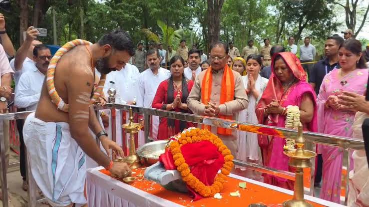आमंत्रण पर मुख्यमंत्री श्री विष्णु देव साय ने भोरमदेव मंदिर पहुंचकर की पूजा-अर्चना, प्रदेश की सुख-समृद्धि की कामना