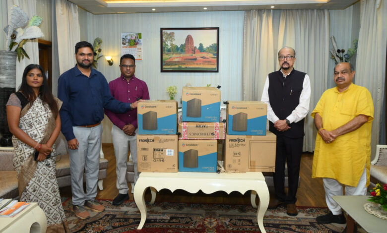 स्वेच्छानुदान मद से सुदूर वनांचल स्थित स्वामी आत्मानंद स्कूल, मांझीगुडा को 10 कंप्यूटर प्रदत्त….. स्वेच्छानुदान मद से सुदूर वनांचल स्थित स्वामी आत्मानंद स्कूल, मांझीगुडा को 10 कंप्यूटर प्रदत्त…..