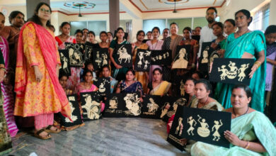 आत्मनिर्भरता की ओर बढ़ते कदम : बलौदाबाजार में समूह की 40 महिलाओं को मिला धान और पैरा आर्ट का प्रशिक्षण…. आत्मनिर्भरता की ओर बढ़ते कदम : बलौदाबाजार में समूह की 40 महिलाओं को मिला धान और पैरा आर्ट का प्रशिक्षण….