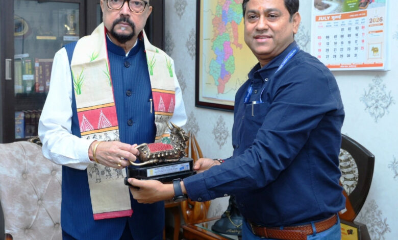राज्यपाल रमेन डेका से एनएचएआई के क्षेत्रीय अधिकारी आलोक कुमार ने की भेंट….
