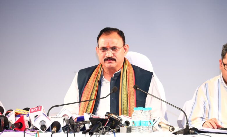 मलेरिया पर निर्णायक प्रहार जारी, एक भी मृत्यु न हो यही हमारा लक्ष्य : स्वास्थ्य मंत्री श्याम बिहारी जायसवाल….