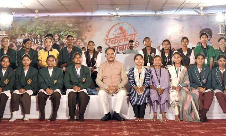 मुख्यमंत्री विष्णु देव साय ने एकलव्य के विद्यार्थियों का बढ़ाया उत्साह….