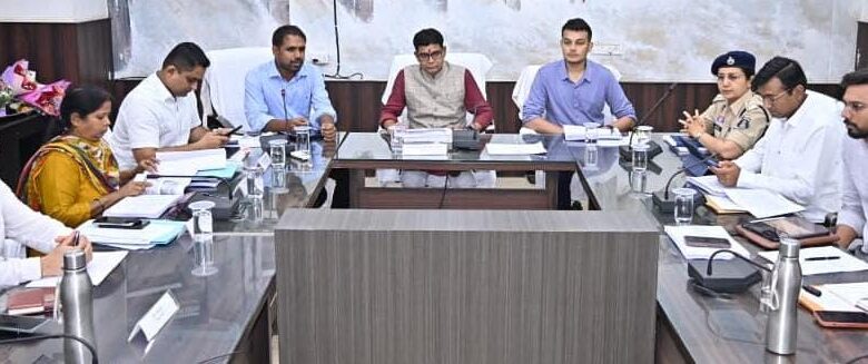 राजस्व मामलों में देरी बर्दाश्त नहीं, समय पर निपटाएं नामांतरण और बंटवारा-मंत्री टंक राम वर्मा… राजस्व मामलों में देरी बर्दाश्त नहीं, समय पर निपटाएं नामांतरण और बंटवारा-मंत्री टंक राम वर्मा…