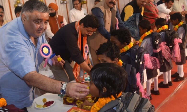 ’शिक्षा ही सफलता का मूल मंत्र है, कोई भी बच्चा शिक्षा से वंचित न रहे : पर्यटन मंत्री राजेश अग्रवाल’….
