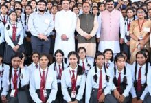लोकतंत्र की पाठशाला बना विधानसभा परिसर: शकुंतला विद्यालय के विद्यार्थियों ने सदन की कार्यवाही देखी, मुख्यमंत्री विष्णुदेव साय और डॉ. रमन सिंह से की मुलाकात….