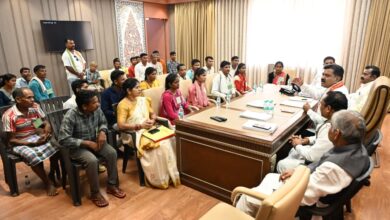उप मुख्यमंत्री विजय शर्मा ने नक्सल प्रकरणों की वापसी को लेकर बस्तर के युवाओं से की मुलाकात उप मुख्यमंत्री विजय शर्मा ने नक्सल प्रकरणों की वापसी को लेकर बस्तर के युवाओं से की मुलाकात