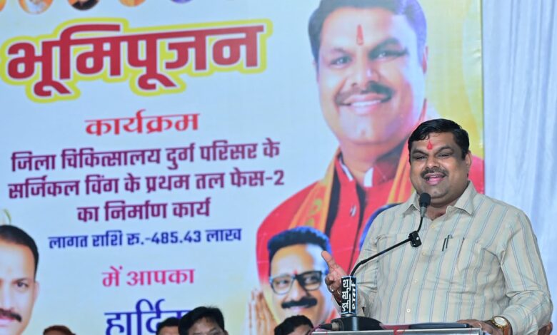दुर्ग जिला अस्पताल में 4.85 करोड़ रुपये की लागत से बनेगा अत्याधुनिक सर्जिकल विंग, स्कूल शिक्षा मंत्री गजेंद्र यादव ने किया भूमिपूजन, मरीजों को मिलेंगी निजी अस्पताल जैसी सुविधाएं….