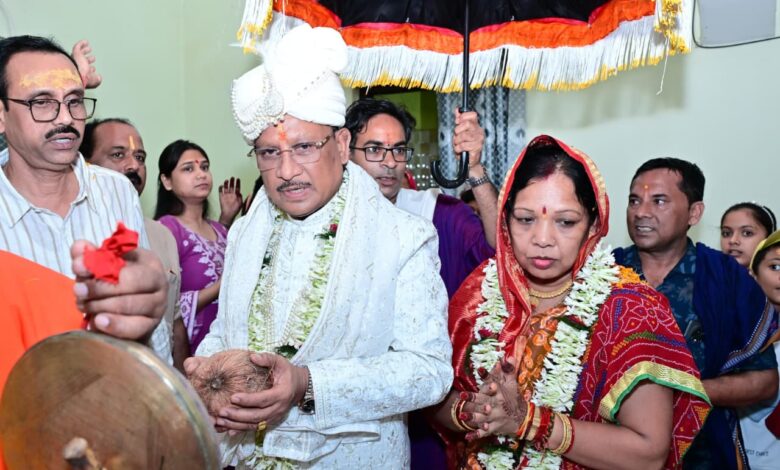 मुख्यमंत्री विष्णुदेव साय ने दोकड़ा की ऐतिहासिक रथयात्रा में निभाई गजपति महाराजा की परंपरा : भगवान श्री जगन्नाथ का रथ खींचकर प्रदेशवासियों के सुख, समृद्धि और खुशहाली की कामना की….. मुख्यमंत्री विष्णुदेव साय ने दोकड़ा की ऐतिहासिक रथयात्रा में निभाई गजपति महाराजा की परंपरा : भगवान श्री जगन्नाथ का रथ खींचकर प्रदेशवासियों के सुख, समृद्धि और खुशहाली की कामना की…..