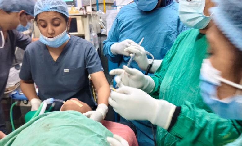 सिम्स बिलासपुर में डॉक्टरों का कमाल, 6 वर्षीय मासूम की आहार नली से सफलतापूर्वक निकाला गया सिक्का, बची जान…. सिम्स बिलासपुर में डॉक्टरों का कमाल, 6 वर्षीय मासूम की आहार नली से सफलतापूर्वक निकाला गया सिक्का, बची जान….
