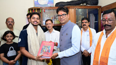 विश्व रिकॉर्ड के साथ जूनियर वर्ल्ड कप में स्वर्ण पदक जीतने वाले दिव्यांशु देवांगन का वित्त मंत्री ओपी चौधरी ने किया सम्मान….