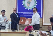 मुख्यमंत्री के नेतृत्व में खनन क्षेत्र में हासिल हुई एक और महत्वपूर्ण उपलब्धि, सीएमडीसी एवं जेएनएआरडीडीसी के बीच हुआ ऐतिहासिक एमओयू, क्रिटिकल मिनरल्स के अनुसंधान एवं वैज्ञानिक विकास को मिलेगी नई दिशा…..