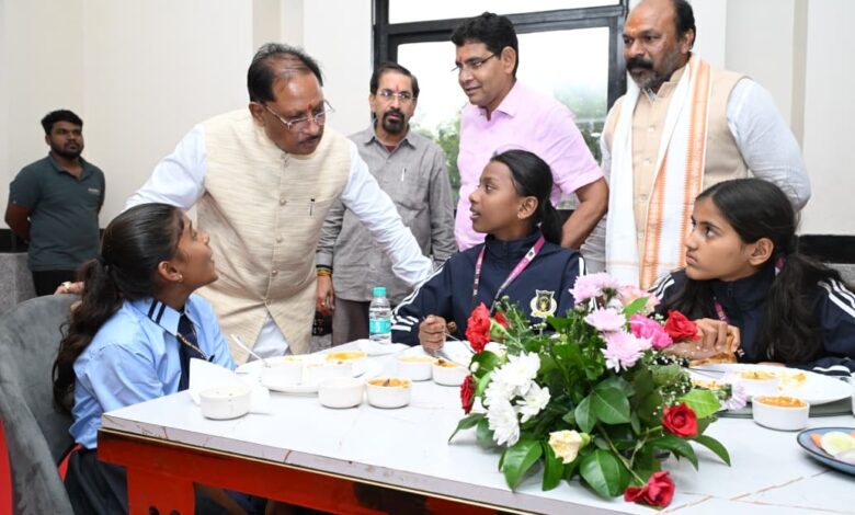 श्रमिक परिवारों के बच्चों को मिलेगी बड़े स्कूलों में मुफ्त शिक्षा, CM साय बोले- आपकी सफलता ही हमारी सबसे बड़ी खुशी…