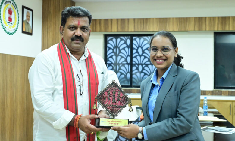 उप मुख्यमंत्री विजय शर्मा ने राष्ट्रपति भवन से आमंत्रण मिलने पर रेणुका गोस्वामी को दी बधाई…..