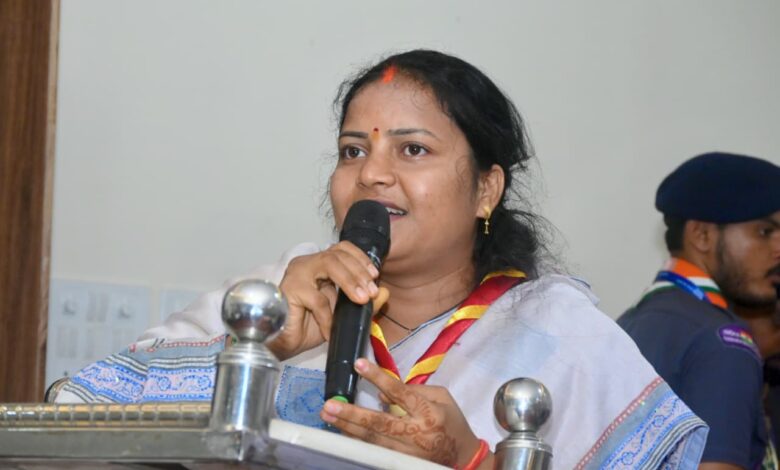 मंत्री लक्ष्मी राजवाड़े ने सैनिक भाइयों के लिए भेजे रक्षा सूत्र, ऑपरेशन सिपाही रक्षा सूत्र 0.4 के तहत सरगुजा से सैनिकों तक पहुंचेगा छत्तीसगढ़ की बहनों का स्नेह, सम्मान और आशीर्वाद…..