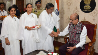 राज्यपाल रमेन डेका को रक्षाबंधन के अवसर पर ब्रह्मकुमारी बहनों, एसओएस चिल्ड्रेन्स विलेजेस इंडिया, स्काउट एवं गाइड से जुड़े विद्यार्थियों ने बांधी राखी….