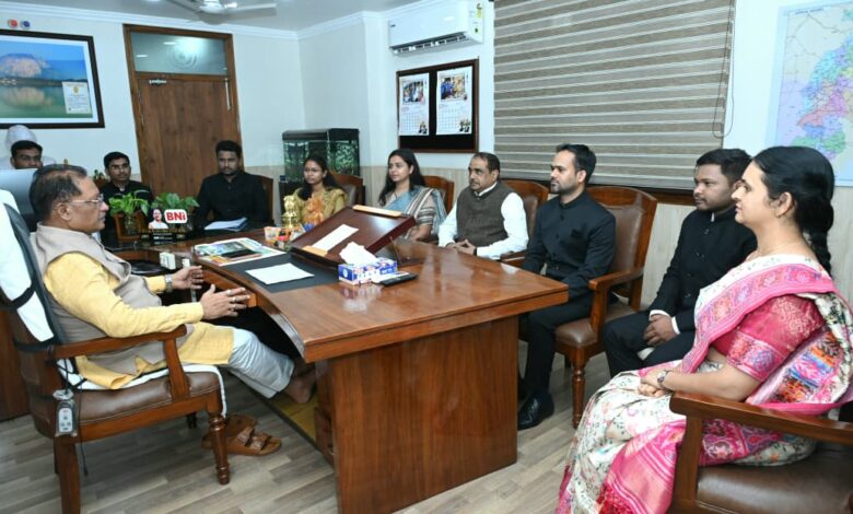 कर्तव्यनिष्ठ होकर जनसेवा एवं सुशासन के लिए जमीनी स्तर पर करें बेहतर कार्य: मुख्यमंत्री विष्णु देव साय……