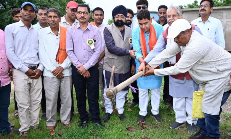 भौतिक प्रगति के साथ अपनी समृद्ध परंपरा और मानवीय मूल्यों को सहेजकर रखना ही सच्चा विकास- मंत्री टंक राम वर्मा……