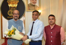 राज्यपाल रमेन डेका से एम्स के कार्यपालक निदेशक ने की सौजन्य मुलाक़ात…..