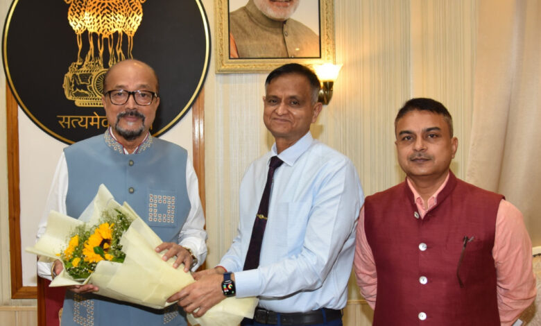 राज्यपाल रमेन डेका से एम्स के कार्यपालक निदेशक ने की सौजन्य मुलाक़ात…..