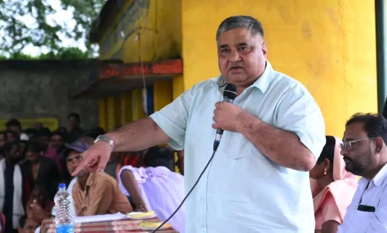 ग्रामीणों की समस्याओं के त्वरित निराकरण के लिए मंत्री राजेश अग्रवाल ने दिए अधिकारियों को निर्देश…..