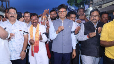 वित्त मंत्री ओ.पी. चौधरी की अगुवाई में विभाजन विभीषिका स्मरण दिवस पर कैंडल मार्च…..