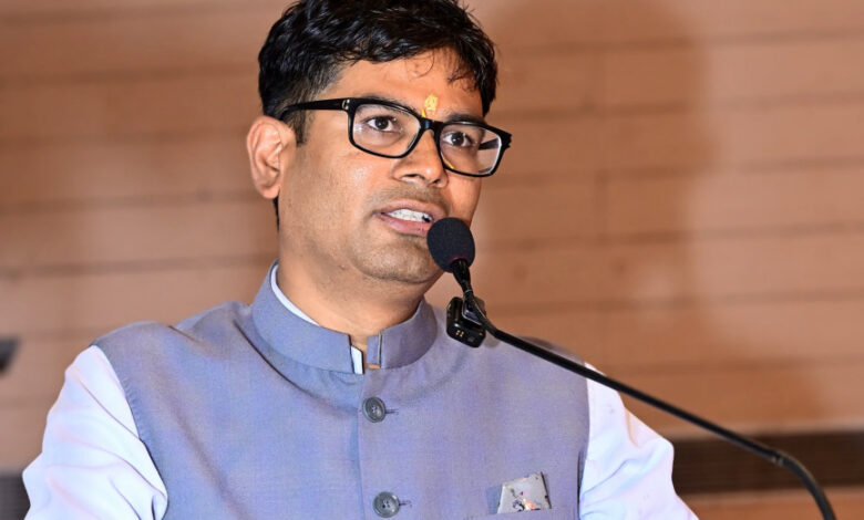 भगवान सहस्रबाहु की प्रतिमा का अनावरण, सामाजिक एकता और नई पीढ़ी के उत्थान का दिया संदेश, वित्त मंत्री ओ.पी. चौधरी एवं स्वास्थ्य मंत्री श्याम बिहारी जायसवाल ने किया प्रतिमा का अनावरण…..