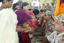 अबूझमाड़ में बदला हवाओं का रुख, हिंसा छोड़ मुख्यधारा में लौटीं बहनों ने DRG जवानों की कलाई पर बांधी राखी, दिया शांति और विश्वास का संदेश….