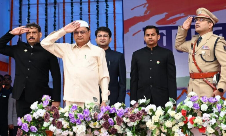 कवर्धा में देशभक्ति के उल्लास के साथ मनाया गया स्वतंत्रता दिवस, मंत्री लखन लाल देवांगन ने फहराया तिरंगा, अमर शहीदों के परिजन व 132 कर्मी सम्मानित….