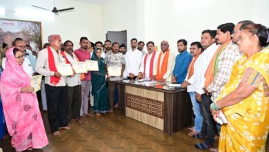 उप मुख्यमंत्री विजय शर्मा ने कवर्धा के हितग्राहियों को सौंपे पीएम आवास योजना शहरी 2.0 के स्वीकृति पत्र….. उप मुख्यमंत्री विजय शर्मा ने कवर्धा के हितग्राहियों को सौंपे पीएम आवास योजना शहरी 2.0 के स्वीकृति पत्र…..