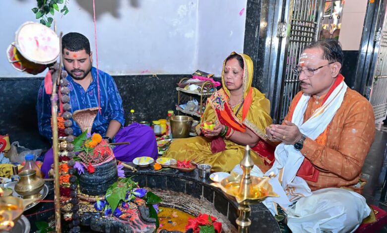 मुख्यमंत्री विष्णुदेव साय ने सावन सोमवार और नागपंचमी पर श्री फलेश्वरनाथ महादेव की पूजा-अर्चना की मुख्यमंत्री विष्णुदेव साय ने सावन सोमवार और नागपंचमी पर श्री फलेश्वरनाथ महादेव की पूजा-अर्चना की