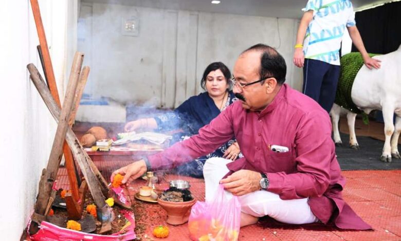 उप मुख्यमंत्री अरुण साव ने प्रदेशवासियों को दी हरेली की बधाई, गौमाता और कृषि औजारों की पूजा-अर्चना कर अच्छी फसल व खुशहाली का कामना की…