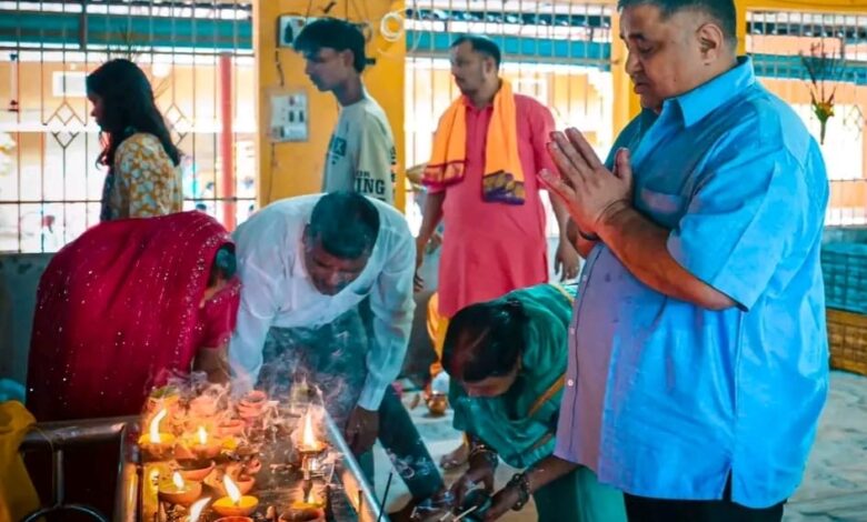 सावन के तृतीय सोमवार और नागपंचमी पर मंत्री राजेश अग्रवाल ने किया भगवान भोलेनाथ का पूजन-अर्चन सावन के तृतीय सोमवार और नागपंचमी पर मंत्री राजेश अग्रवाल ने किया भगवान भोलेनाथ का पूजन-अर्चन