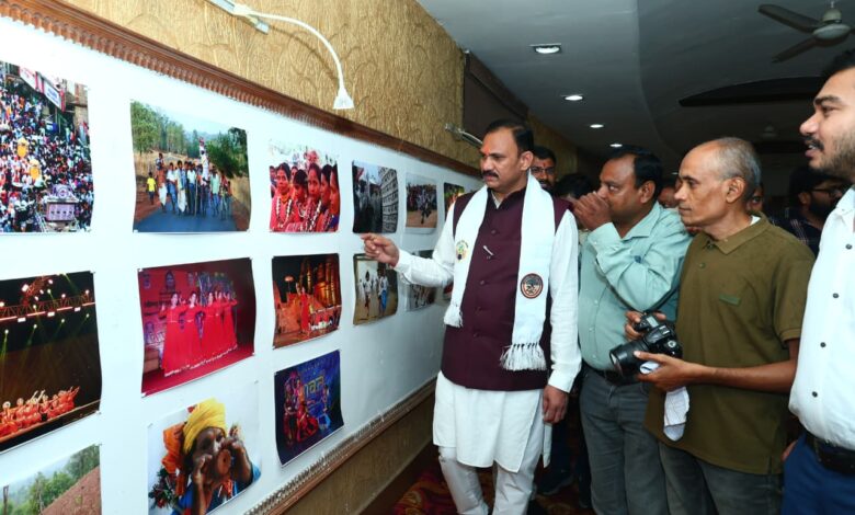 स्वास्थ्य मंत्री श्याम बिहारी जायसवाल ने किया दृश्य संवाद 2026 का शुभारंभ, तस्वीरों में उतरा छत्तीसगढ़,  फोटो जर्नलिस्टों का हुआ सम्मान….