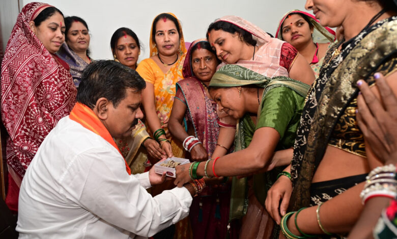 बिहान की दीदियों ने उपमुख्यमंत्री विजय शर्मा को राखी बांधकर दी बधाई, साझा किए गुजरात भ्रमण के अनुभव…