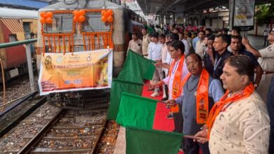 आस्था की रेल से अयोध्या धाम रवाना हुए 850 श्रद्धालु, रामलला के साथ काशी विश्वनाथ के भी करेंगे दर्शन, कृषि मंत्री रामविचार नेताम, राजस्व मंत्री टंकराम वर्मा ने ट्रेन को दिखाई हरी झंडी…..