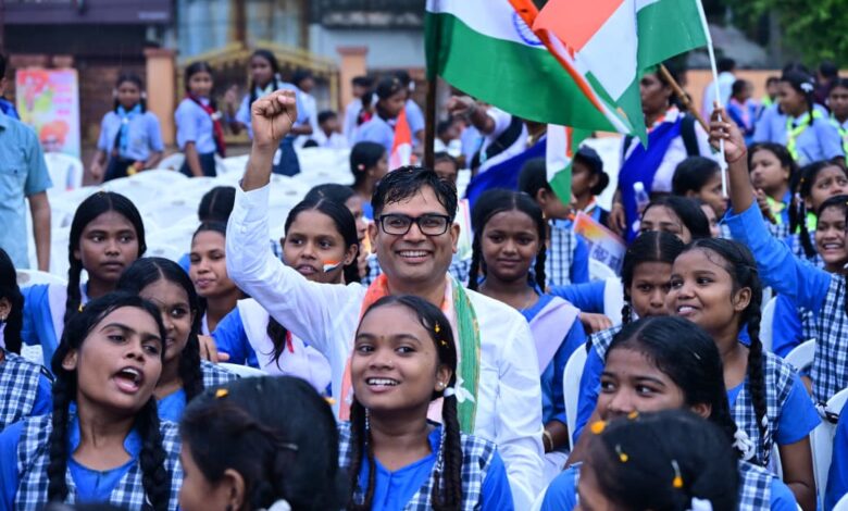 करीब 200 फीट लंबे तिरंगे के साथ उमड़ा जनसैलाब, वित्त मंत्री ओ.पी. चौधरी हुए शामिल….