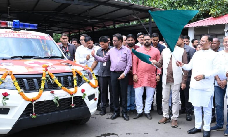 मुख्यमंत्री विष्णु देव साय ने धरसींवा विधानसभा को दी निःशुल्क एम्बुलेंस की सौगात…. मुख्यमंत्री विष्णु देव साय ने धरसींवा विधानसभा को दी निःशुल्क एम्बुलेंस की सौगात….