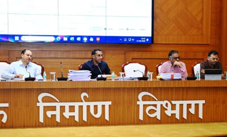 लोक निर्माण विभाग के सचिव ने सड़क एवं भवन निर्माण कार्यों की प्रगति की समीक्षा की…..