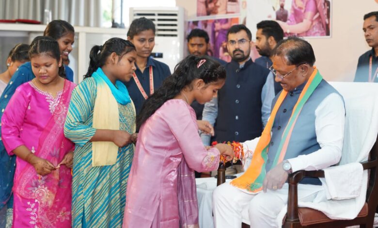 महतारी के आशीष से, राखी के विश्वास से मुख्यमंत्री विष्णु देव साय के नेतृत्व में महिलाओं के सम्मान, स्वावलंबन और आर्थिक सशक्तिकरण की दिशा में निरंतर पहल…. महतारी के आशीष से, राखी के विश्वास से मुख्यमंत्री विष्णु देव साय के नेतृत्व में महिलाओं के सम्मान, स्वावलंबन और आर्थिक सशक्तिकरण की दिशा में निरंतर पहल….