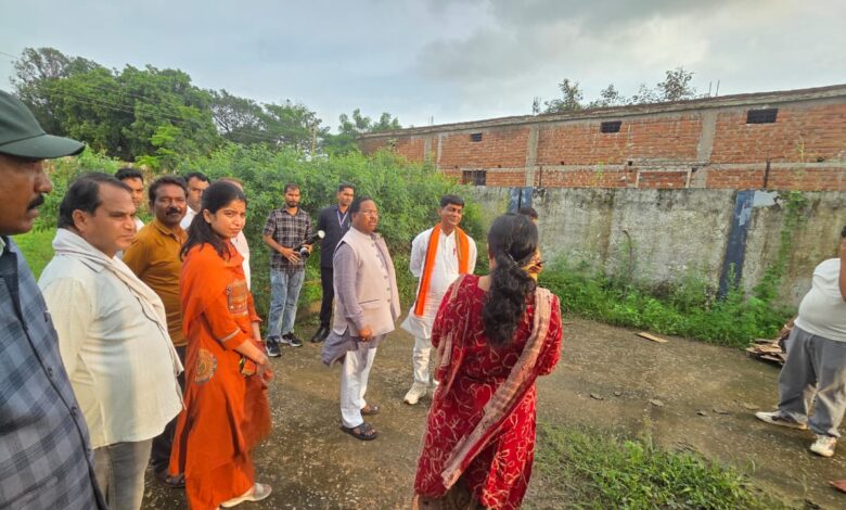 मंत्री रामविचार नेताम ने किया पोस्ट मैट्रिक आदिवासी कन्या छात्रावास का आकस्मिक निरीक्षण…..