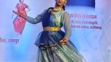 घुमड़ते बादलों के बीच मुक्ताकाशी मंच पर साकार हुआ ‘पावस प्रसंग’, सावन की फुहारों के बीच कथक और शास्त्रीय संगीत ने बांधा समां, कलाकारों की भावपूर्ण प्रस्तुतियों से जीवंत हुआ वर्षा ऋतु का सौंदर्य….. घुमड़ते बादलों के बीच मुक्ताकाशी मंच पर साकार हुआ ‘पावस प्रसंग’, सावन की फुहारों के बीच कथक और शास्त्रीय संगीत ने बांधा समां, कलाकारों की भावपूर्ण प्रस्तुतियों से जीवंत हुआ वर्षा ऋतु का सौंदर्य…..