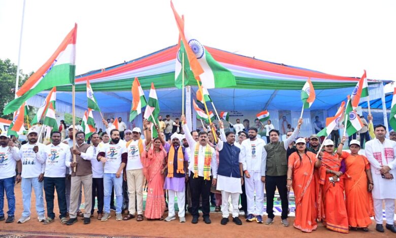नारायणपुर से शुरू हुई बस्तर तिरंगा यात्रा: उपमुख्यमंत्री विजय शर्मा और वन मंत्री केदार कश्यप ने बाइक चलाकर किया नेतृत्व, नक्सल प्रभावित क्षेत्रों में पहुंचेगा तिरंगा….