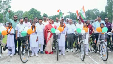 मंत्री लक्ष्मी राजवाड़े ने सरस्वती साइकिल योजना के तहत छात्राओं को बांटी साइकिलें….. मंत्री लक्ष्मी राजवाड़े ने सरस्वती साइकिल योजना के तहत छात्राओं को बांटी साइकिलें…..