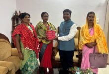 उद्यमिता की नई मिसाल : बस्तर की महिलाओं ने तैयार की बिना शक्कर वाली ऑर्गेनिक काजू-कतली, वन मंत्री केदार कश्यप ने की सराहना….