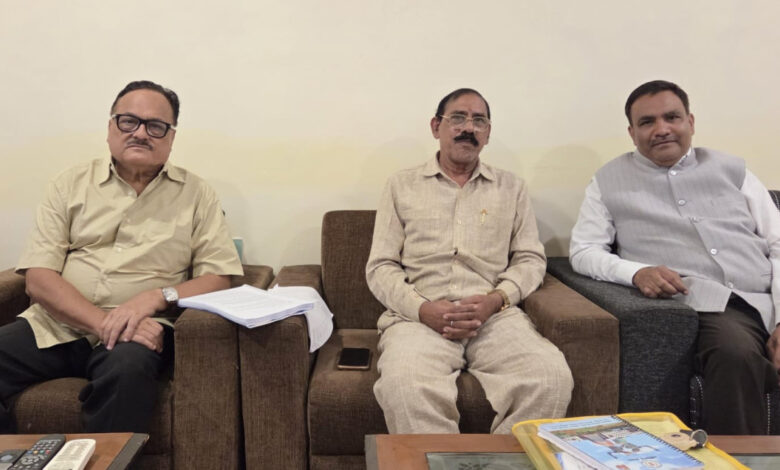 वक्फ बोर्ड अध्यक्ष डॉ. सलीम राज ने यूसीसी समिति सदस्यों से की सौजन्य मुलाकात…..