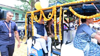 मुख्यमंत्री विष्णु देव साय ने ‘जशपुर एक्सप्रेस’ योजना का किया शुभारंभ, रक्षाबंधन पर ‘विष्णु भैया’ ने 50 बहनों को दिया आत्मनिर्भरता का उपहार, सौंपे ई-रिक्शा…. मुख्यमंत्री विष्णु देव साय ने ‘जशपुर एक्सप्रेस’ योजना का किया शुभारंभ, रक्षाबंधन पर ‘विष्णु भैया’ ने 50 बहनों को दिया आत्मनिर्भरता का उपहार, सौंपे ई-रिक्शा….